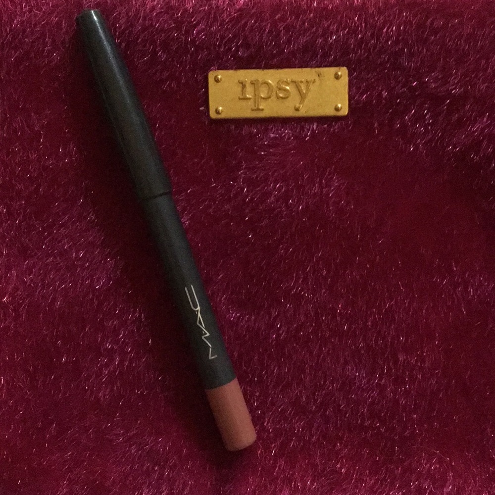 MAC pro longwear lip pencil